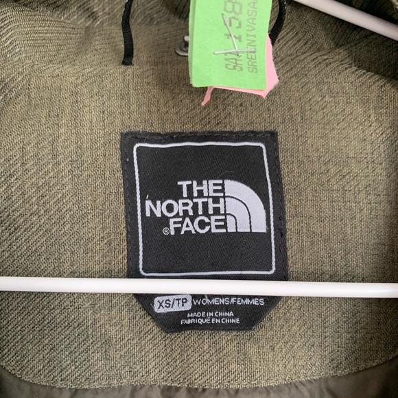 Olive green North Face women’s jacket - dry-cleaned - Picture 7 of 9